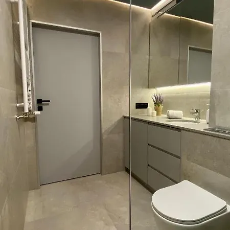 Grey House + Free Parking Вроцлав