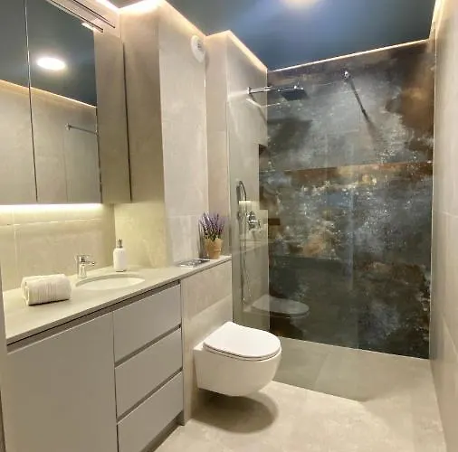 Grey House + Free Parking *