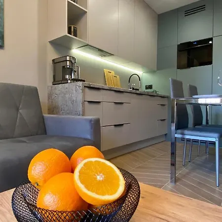 Апартаменти Grey House + Free Parking