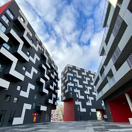 Grey House + Free Parking Apartman