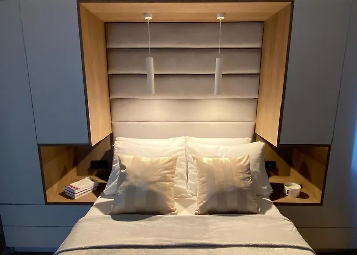 Grey House + Free Parking *